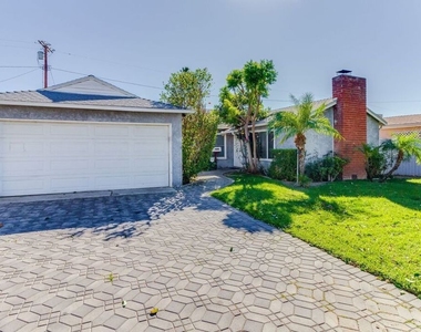 7858 Jamieson Avenue - Photo Thumbnail 2
