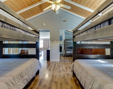 7858 Jamieson Avenue - Photo Thumbnail 17