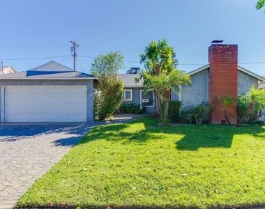 7858 Jamieson Avenue - Photo Thumbnail 1