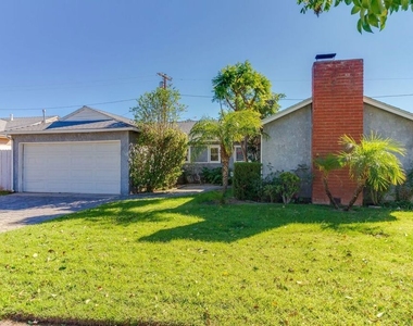 7858 Jamieson Avenue - Photo Thumbnail 3