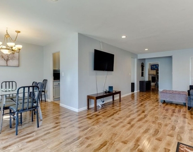 7858 Jamieson Avenue - Photo Thumbnail 7