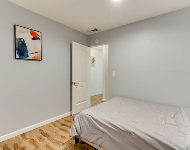 7858 Jamieson Avenue - Photo Thumbnail 22