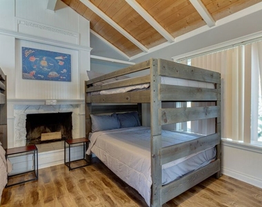 7858 Jamieson Avenue - Photo Thumbnail 16