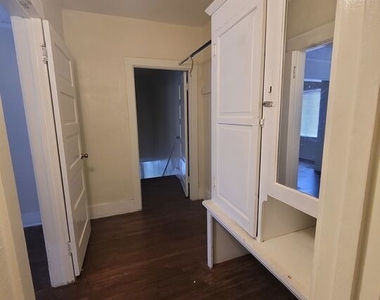 2934 1/2 S Normandie Avenue - Photo Thumbnail 4