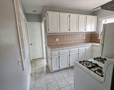 2934 1/2 S Normandie Avenue - Photo Thumbnail 11