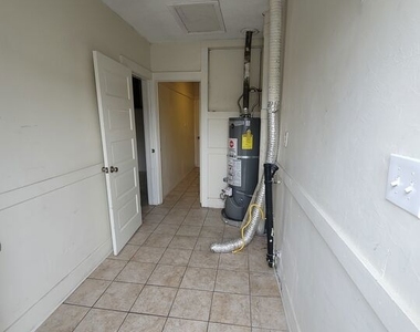 2934 1/2 S Normandie Avenue - Photo Thumbnail 5
