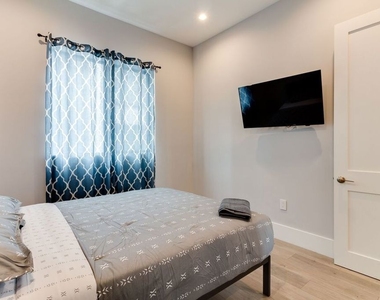 4826 W Pickford - Photo Thumbnail 14