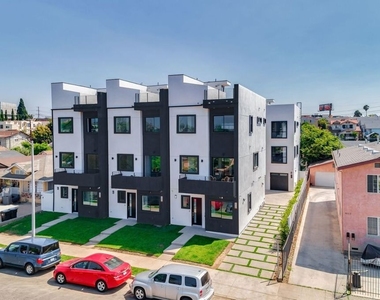 4826 W Pickford - Photo Thumbnail 1