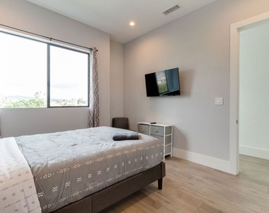 4826 W Pickford - Photo Thumbnail 35