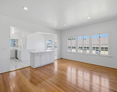 1097 S Orange Drive - Photo Thumbnail 14