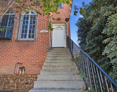 1097 S Orange Drive - Photo Thumbnail 7