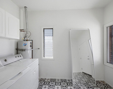 1097 S Orange Drive - Photo Thumbnail 22