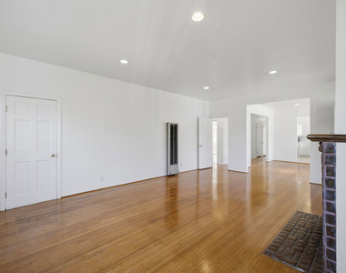 1097 S Orange Drive - Photo Thumbnail 12