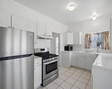 1097 S Orange Drive - Photo Thumbnail 21