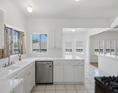 1097 S Orange Drive - Photo Thumbnail 19