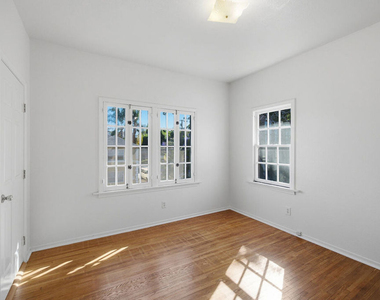1097 S Orange Drive - Photo Thumbnail 24