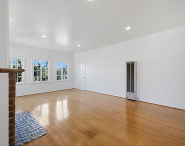 1097 S Orange Drive - Photo Thumbnail 9