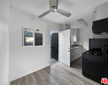 813 E Imperial Highway - Photo Thumbnail 4
