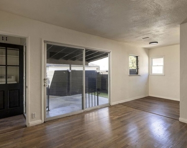 6315 Craner Avenue - Photo Thumbnail 11