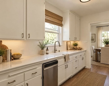 6315 Craner Avenue - Photo Thumbnail 8