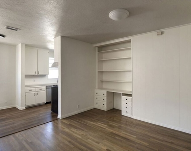 6315 Craner Avenue - Photo Thumbnail 9