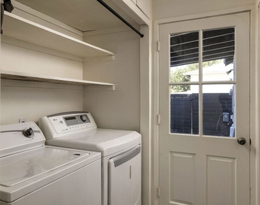 6315 Craner Avenue - Photo Thumbnail 24