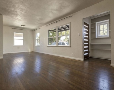6315 Craner Avenue - Photo Thumbnail 2