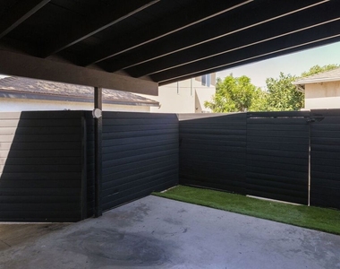 6315 Craner Avenue - Photo Thumbnail 26