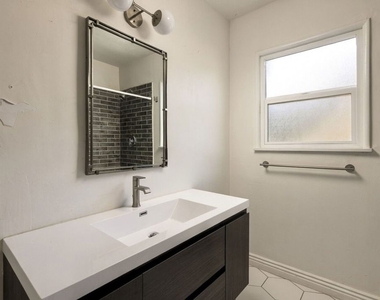 6315 Craner Avenue - Photo Thumbnail 14