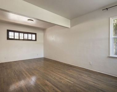 6315 Craner Avenue - Photo Thumbnail 20