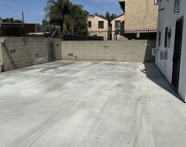 13757 Vanowen Street - Photo Thumbnail 13