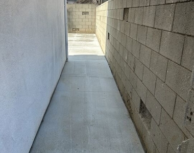 13757 Vanowen Street - Photo Thumbnail 14