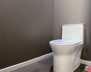 6581 Seabluff Drive - Photo Thumbnail 17