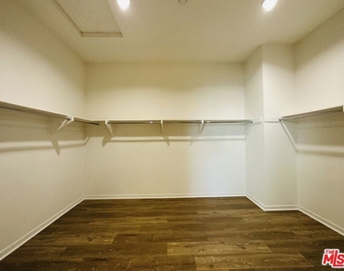 6581 Seabluff Drive - Photo Thumbnail 16