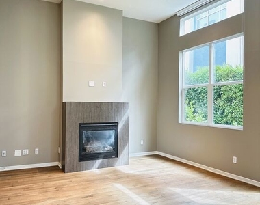 6581 Seabluff Drive - Photo Thumbnail 4