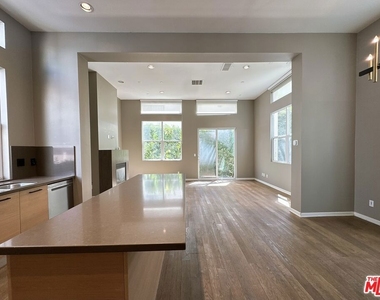 6581 Seabluff Drive - Photo Thumbnail 11