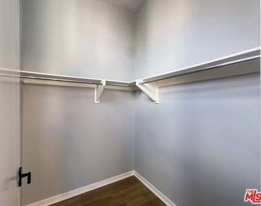 6581 Seabluff Drive - Photo Thumbnail 22