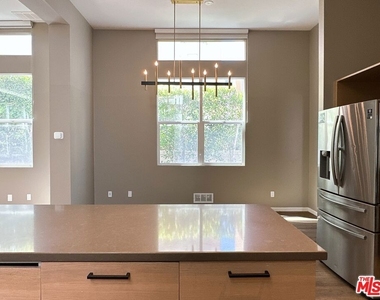 6581 Seabluff Drive - Photo Thumbnail 12