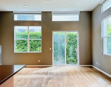 6581 Seabluff Drive - Photo Thumbnail 3