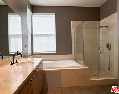 6581 Seabluff Drive - Photo Thumbnail 15