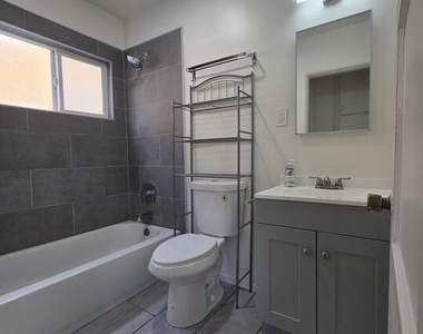 1515 1/2 W 85th Street - Photo Thumbnail 11