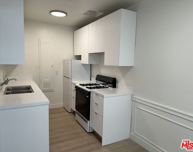 325 N Palm Drive - Photo Thumbnail 6