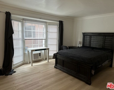 325 N Palm Drive - Photo Thumbnail 10