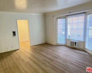 325 N Palm Drive - Photo Thumbnail 2