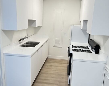 325 N Palm Drive - Photo Thumbnail 8