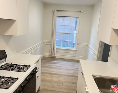 325 N Palm Drive - Photo Thumbnail 7