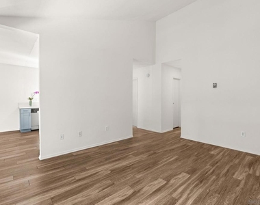 5422 Adobe Falls Rd - Photo Thumbnail 9