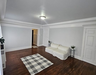 2932 1/2 S Normandie Avenue - Photo Thumbnail 3