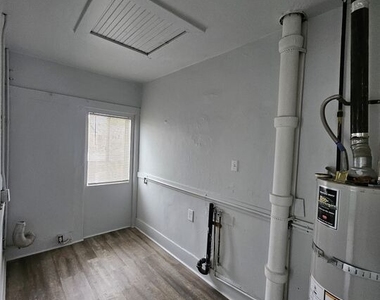 2932 1/2 S Normandie Avenue - Photo Thumbnail 19