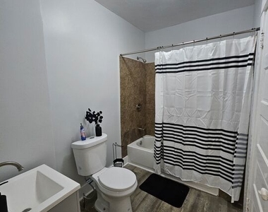 2932 1/2 S Normandie Avenue - Photo Thumbnail 20